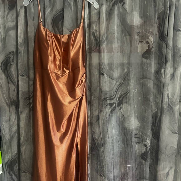 Elegant Pink Satin Evening Dress - Picture 3 of 6